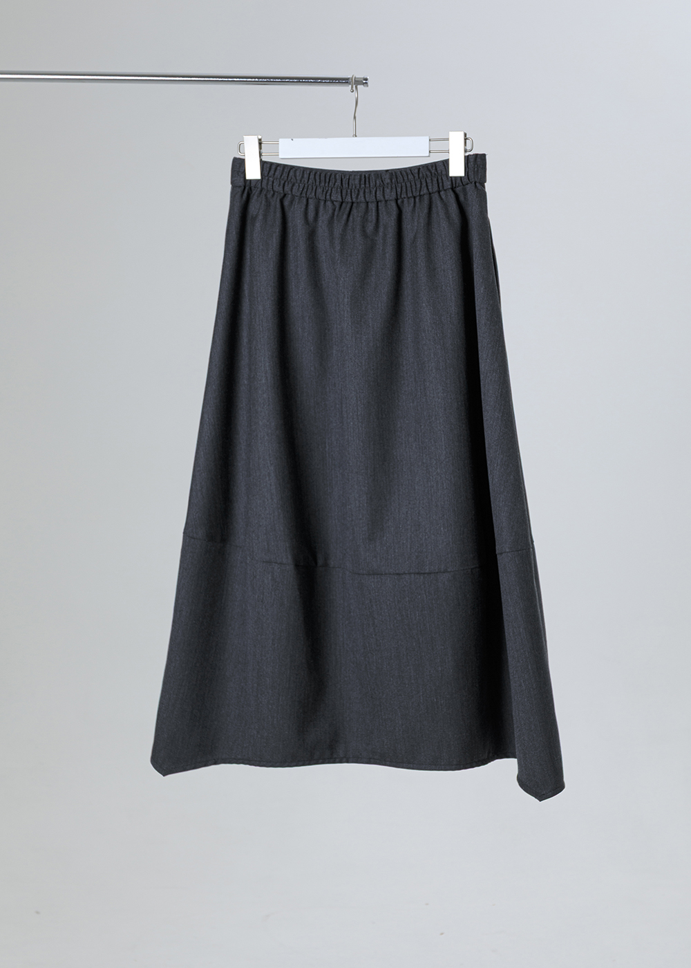 緩域立體弧線剪裁中長裙