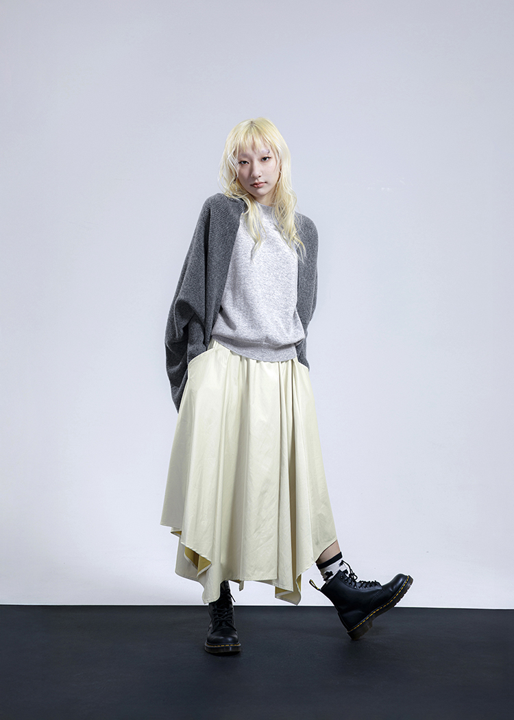 Wool sleeveless turtleneck sweater