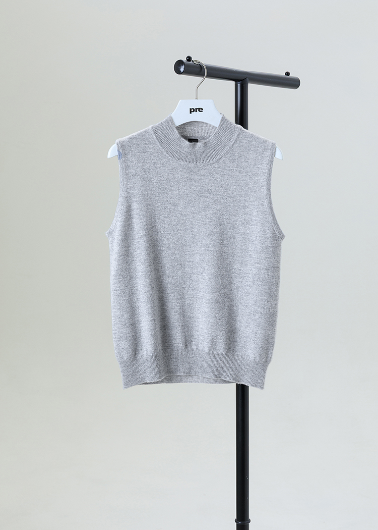 Wool sleeveless turtleneck sweater