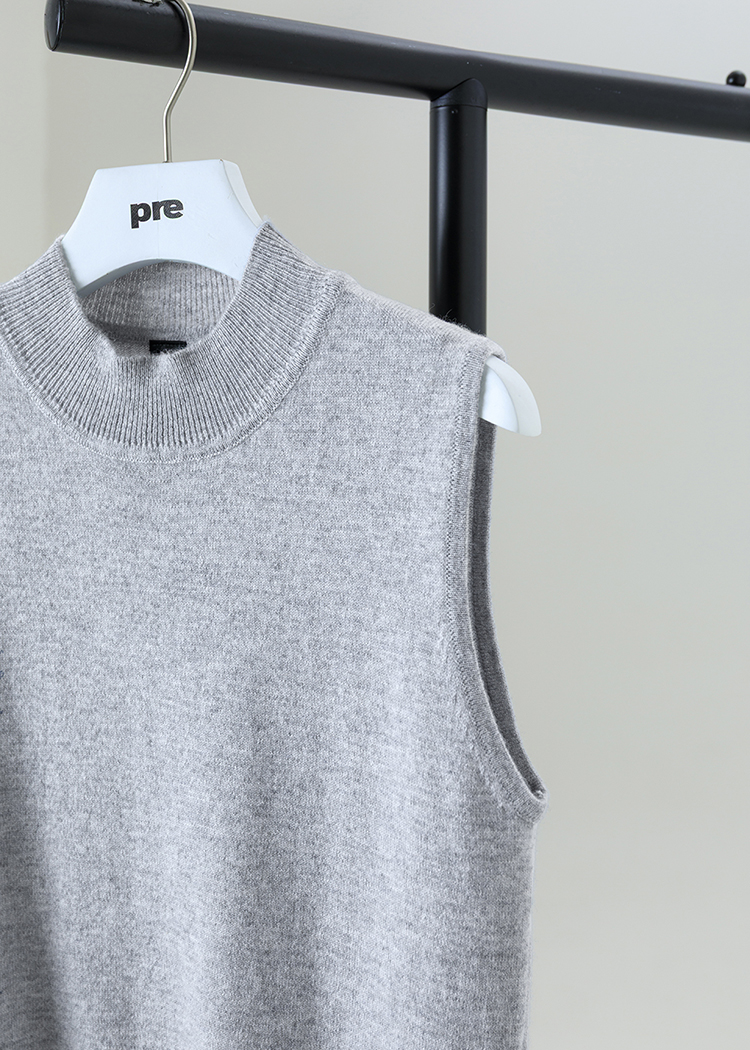 Wool sleeveless turtleneck sweater