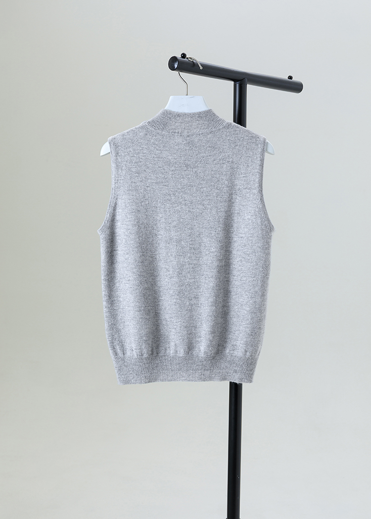 Wool sleeveless turtleneck sweater