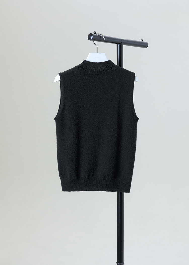 Wool sleeveless turtleneck sweater