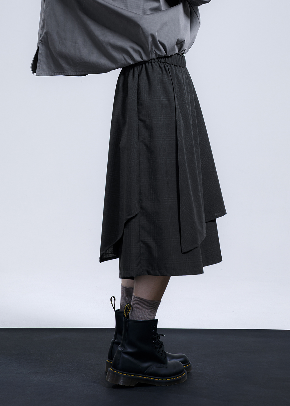 不對稱暗格紋疊片寬褲