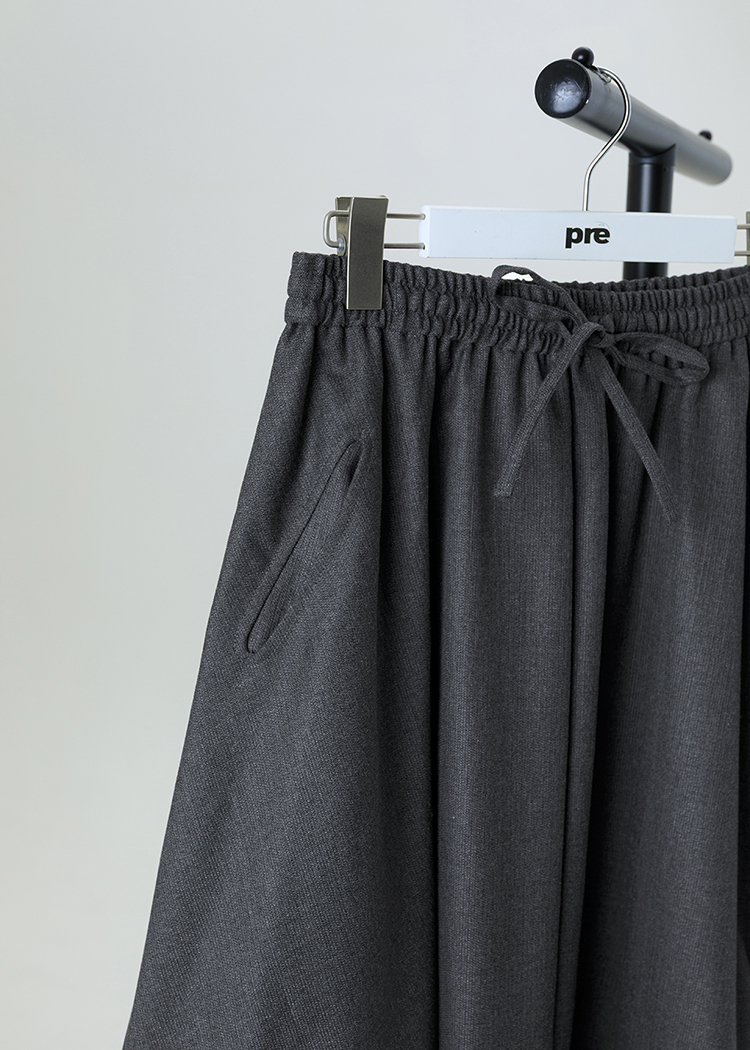 Wool tulip-shape skirt