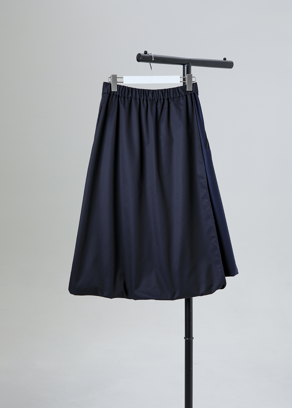 右疊片跳色泡泡擺長裙