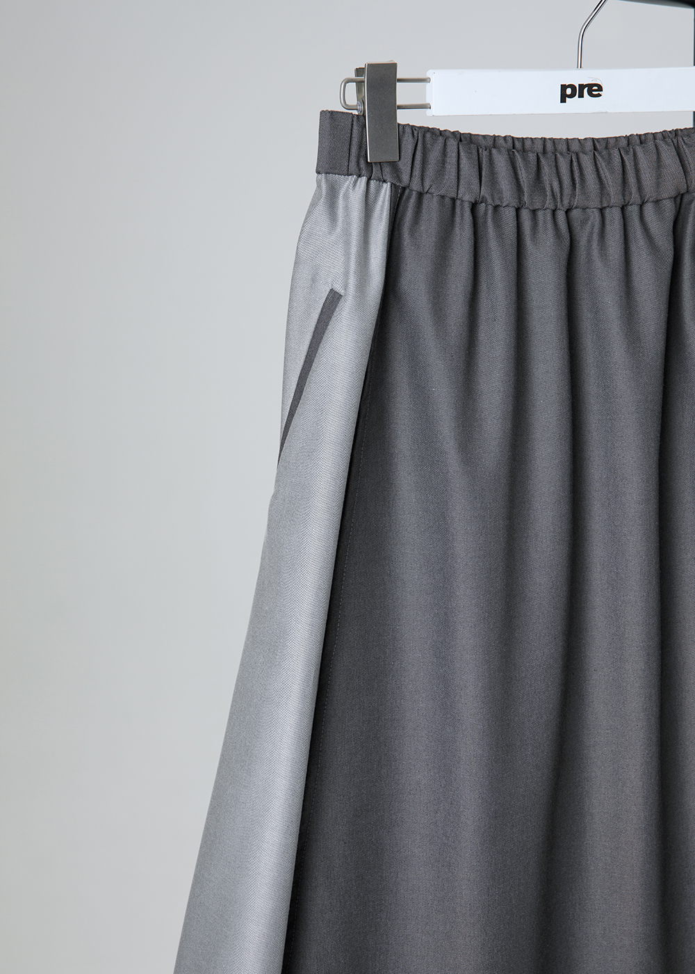 右疊片跳色泡泡擺長裙