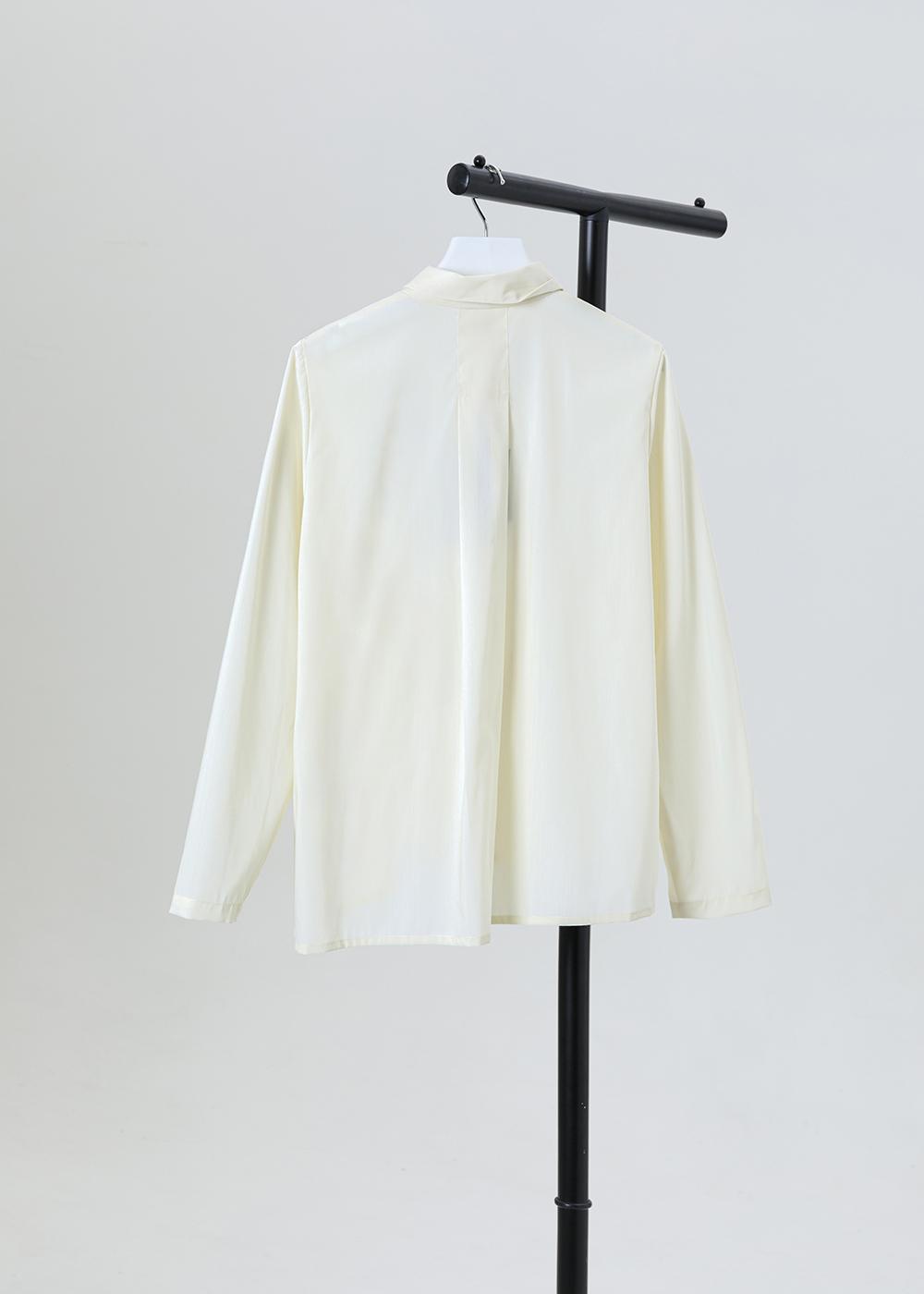 靜線不對稱翻領疊片襯衫