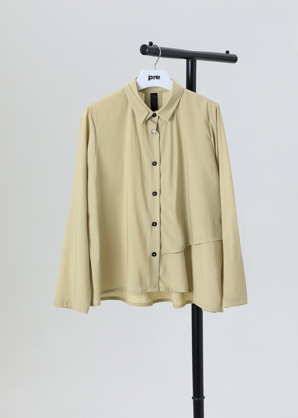 靜線不對稱翻領疊片襯衫