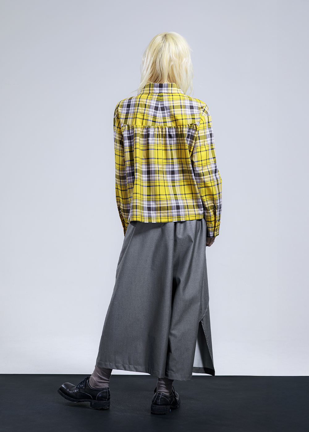 圓弧領微傘狀襯衫