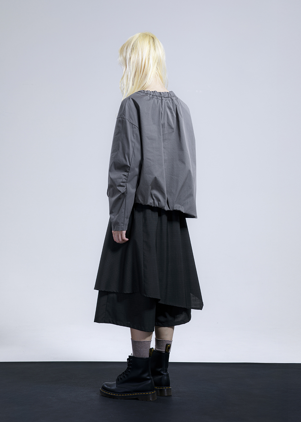 行雲不對稱褶皺上衣