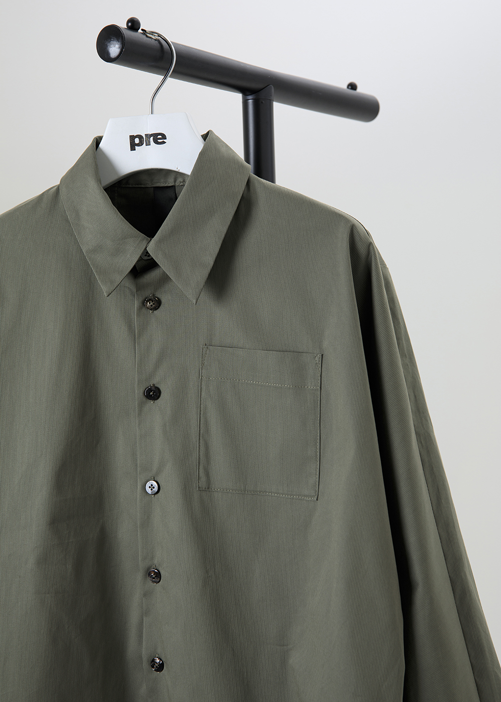 貼袋活褶長袖襯衫 