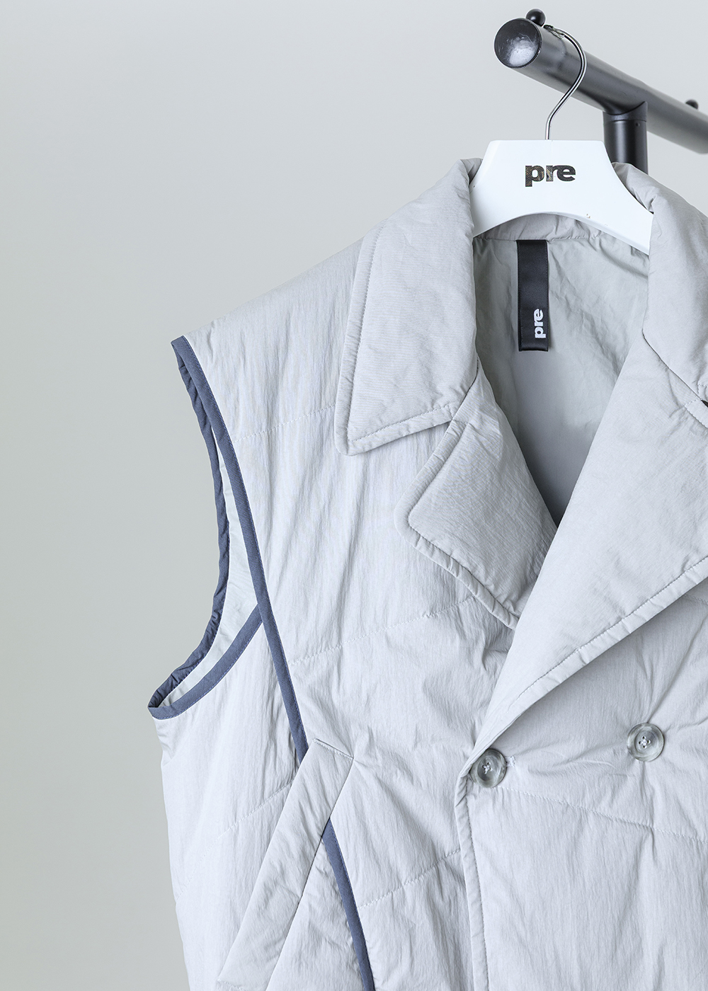 靜構鋪棉立領短版背心