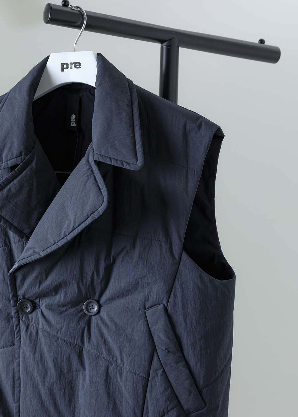 靜構鋪棉立領短版背心