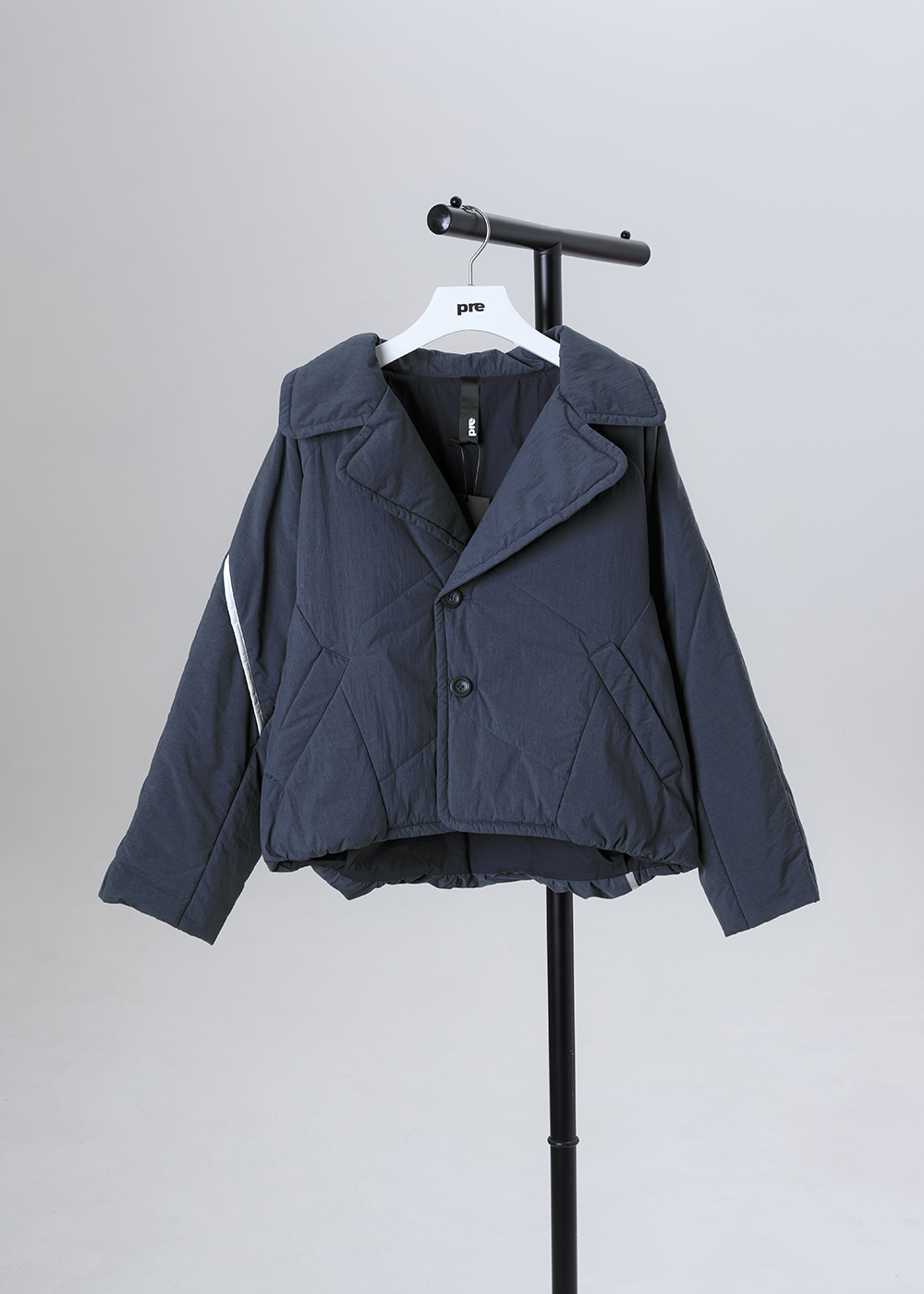 靜層鋪棉翻領短版外套