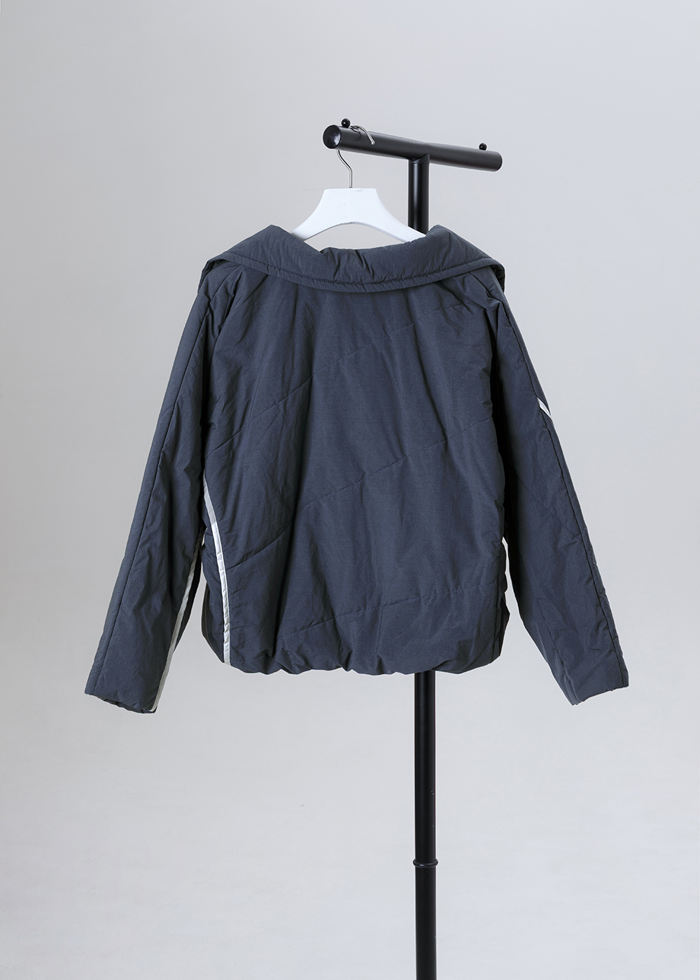 靜層鋪棉翻領短版外套