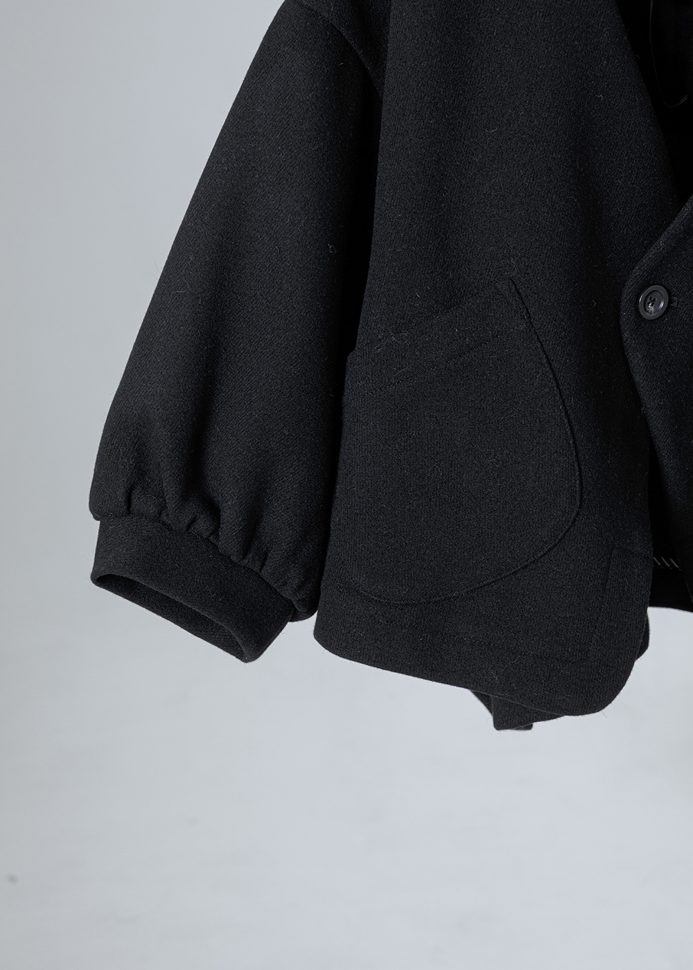 短版圓弧剪裁外套