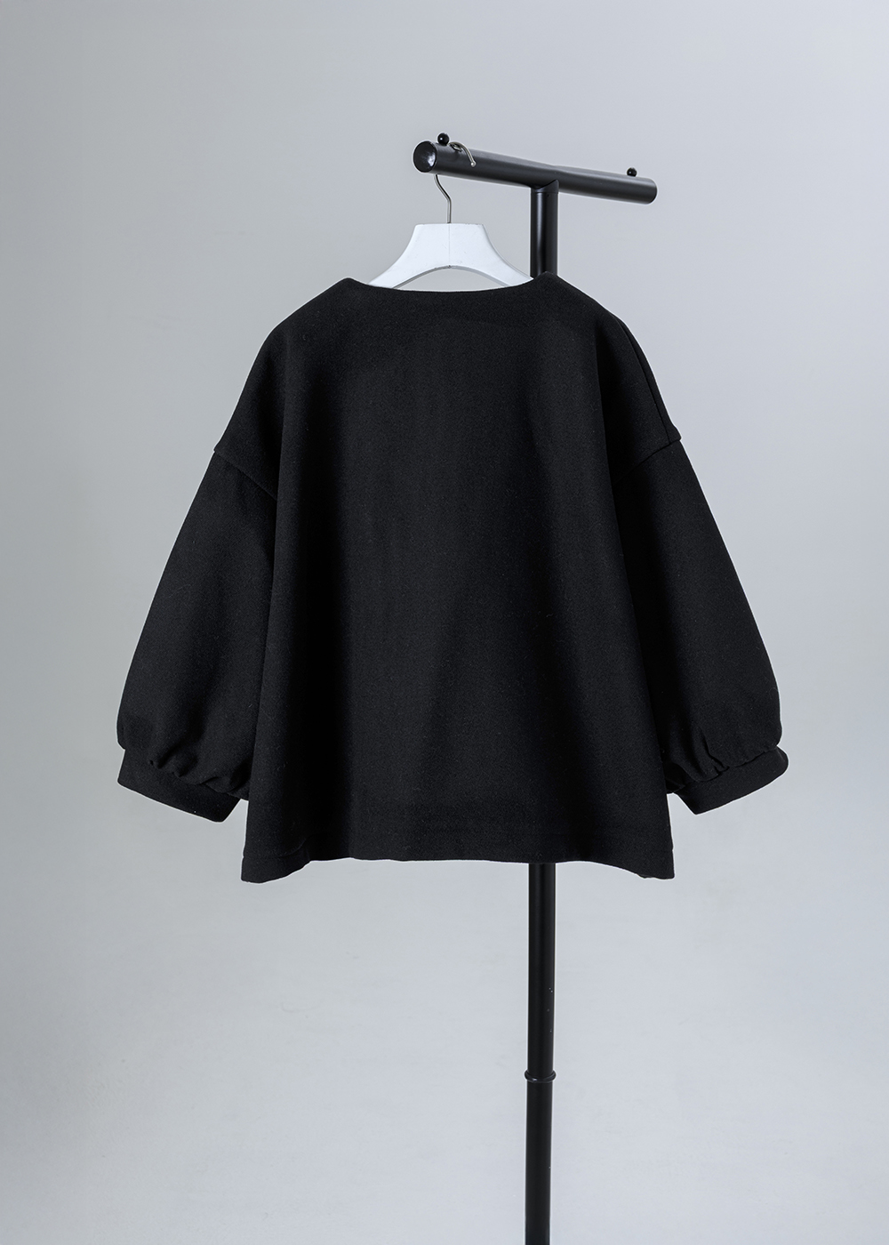 短版圓弧剪裁外套