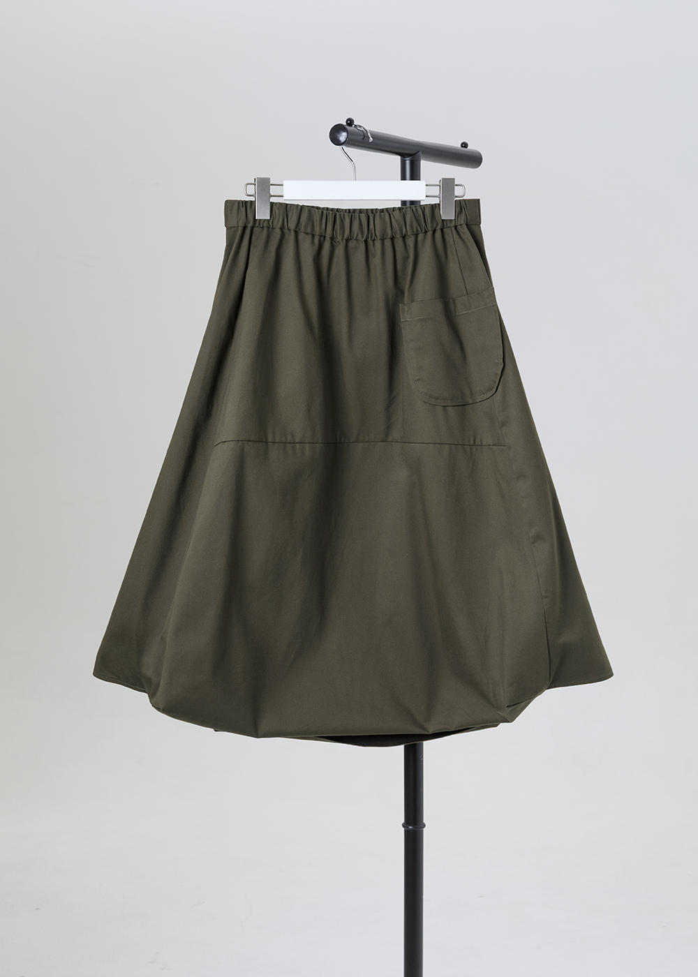 緩弧立體繭形長裙