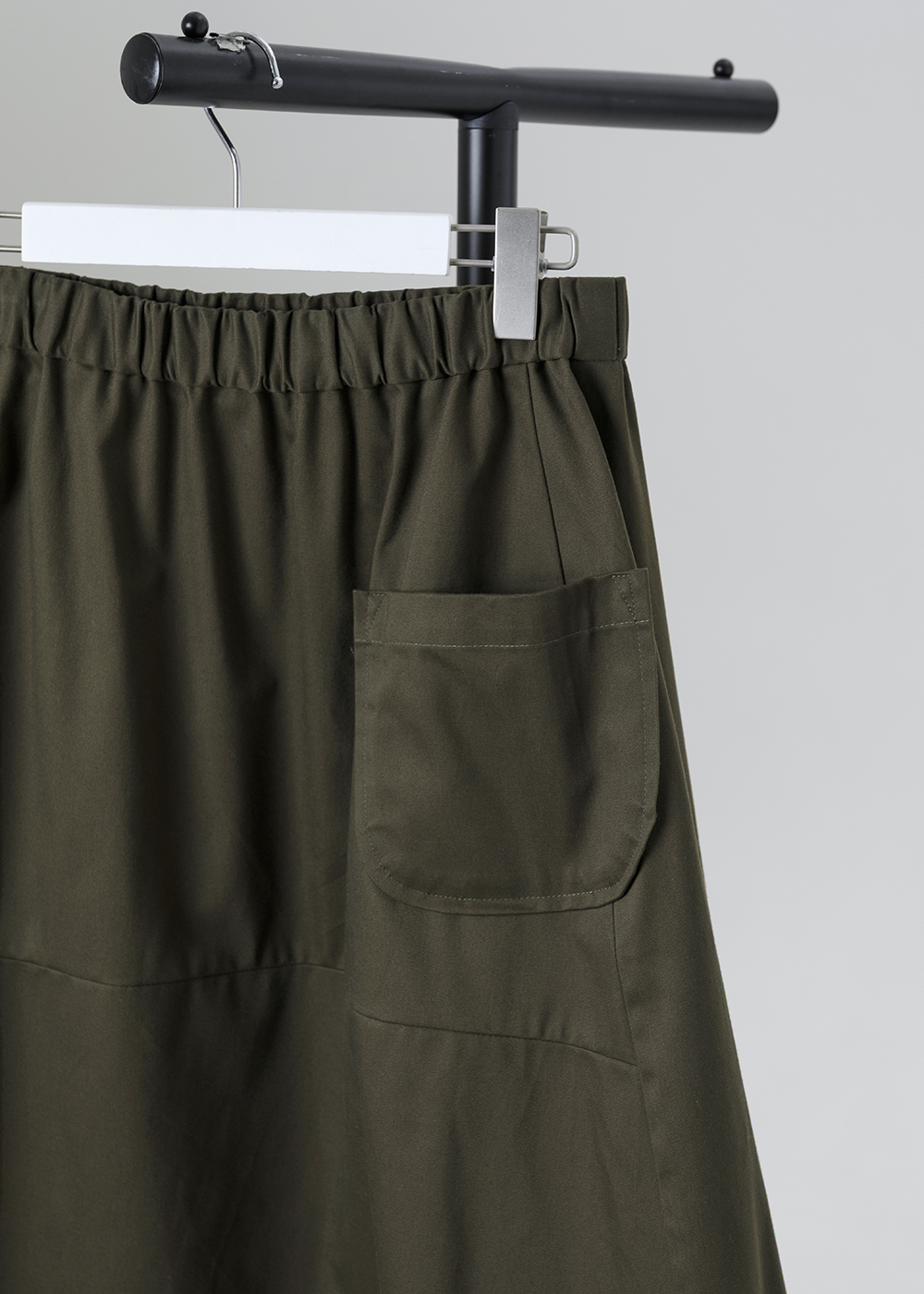 緩弧立體繭形長裙