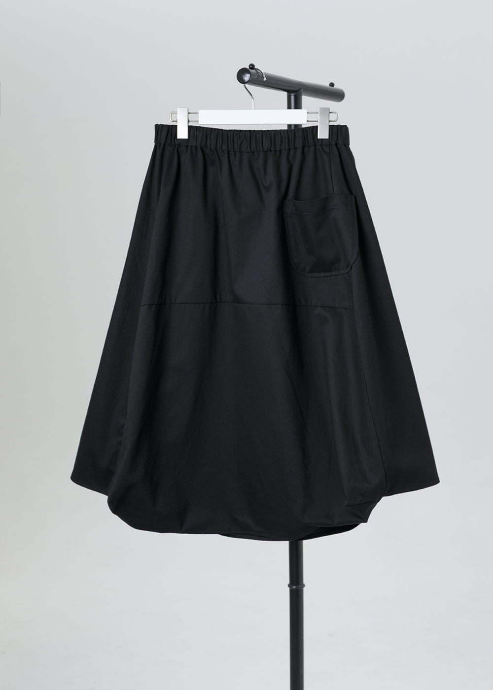 緩弧立體繭形長裙