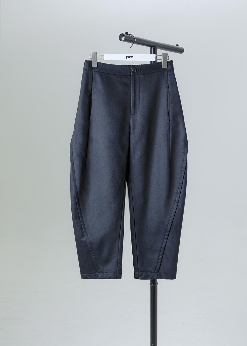 弧線螺旋剪裁錐形褲