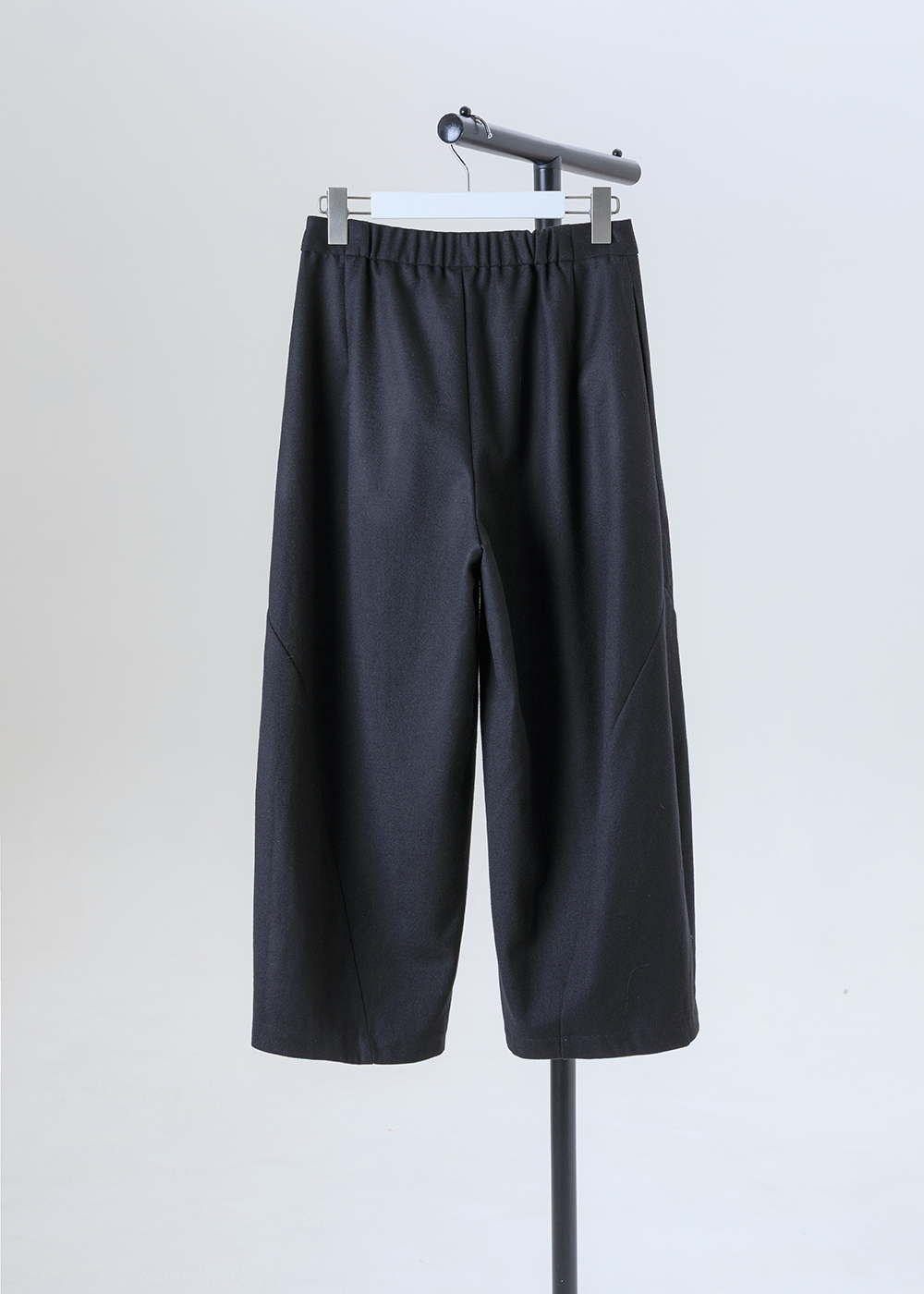 毛料弧形剪裁斜紋寬褲