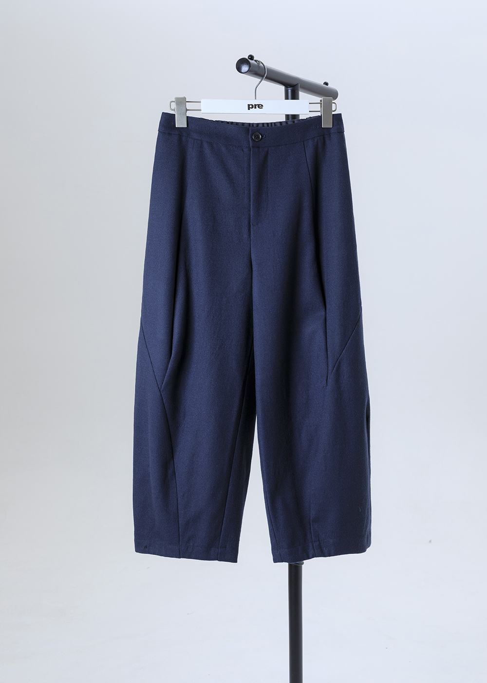 毛料弧形剪裁斜紋寬褲