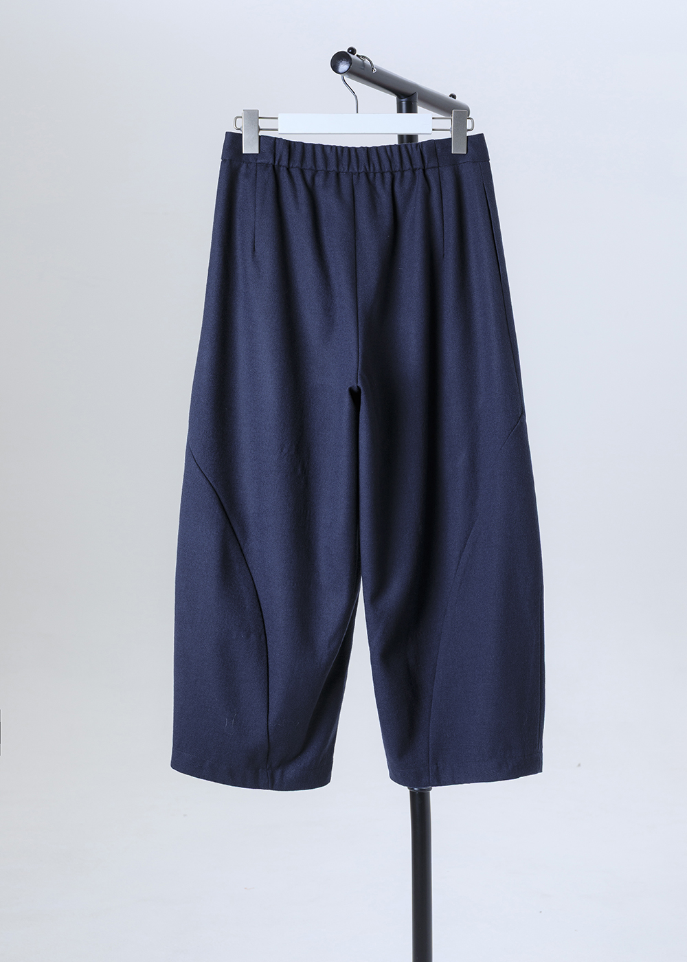 毛料弧形剪裁斜紋寬褲