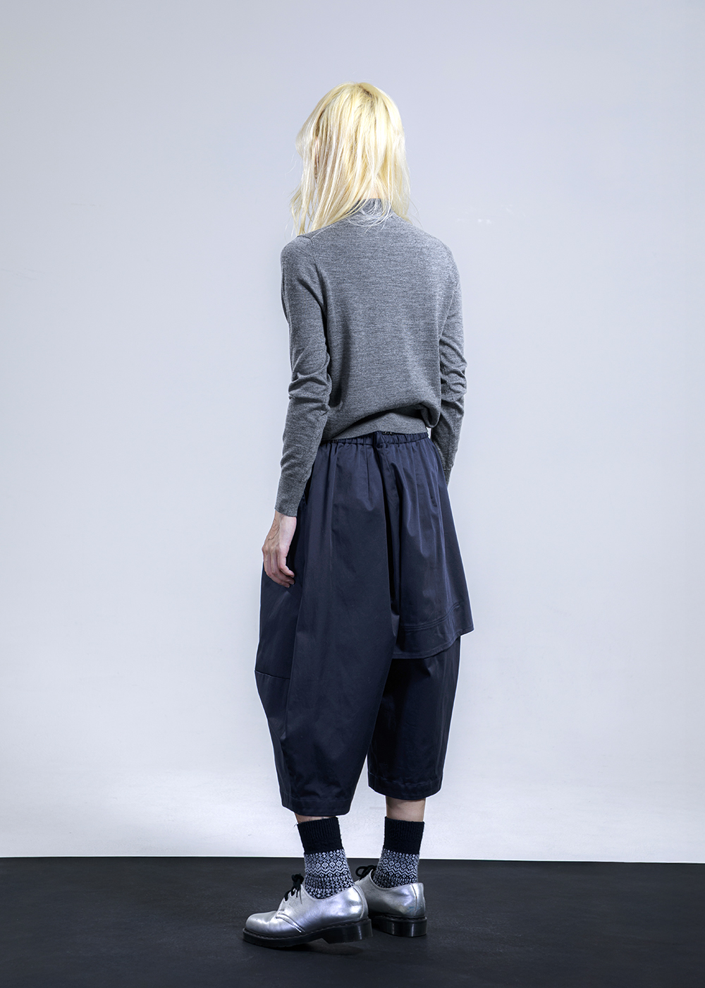 不對稱立體打褶廓型褲