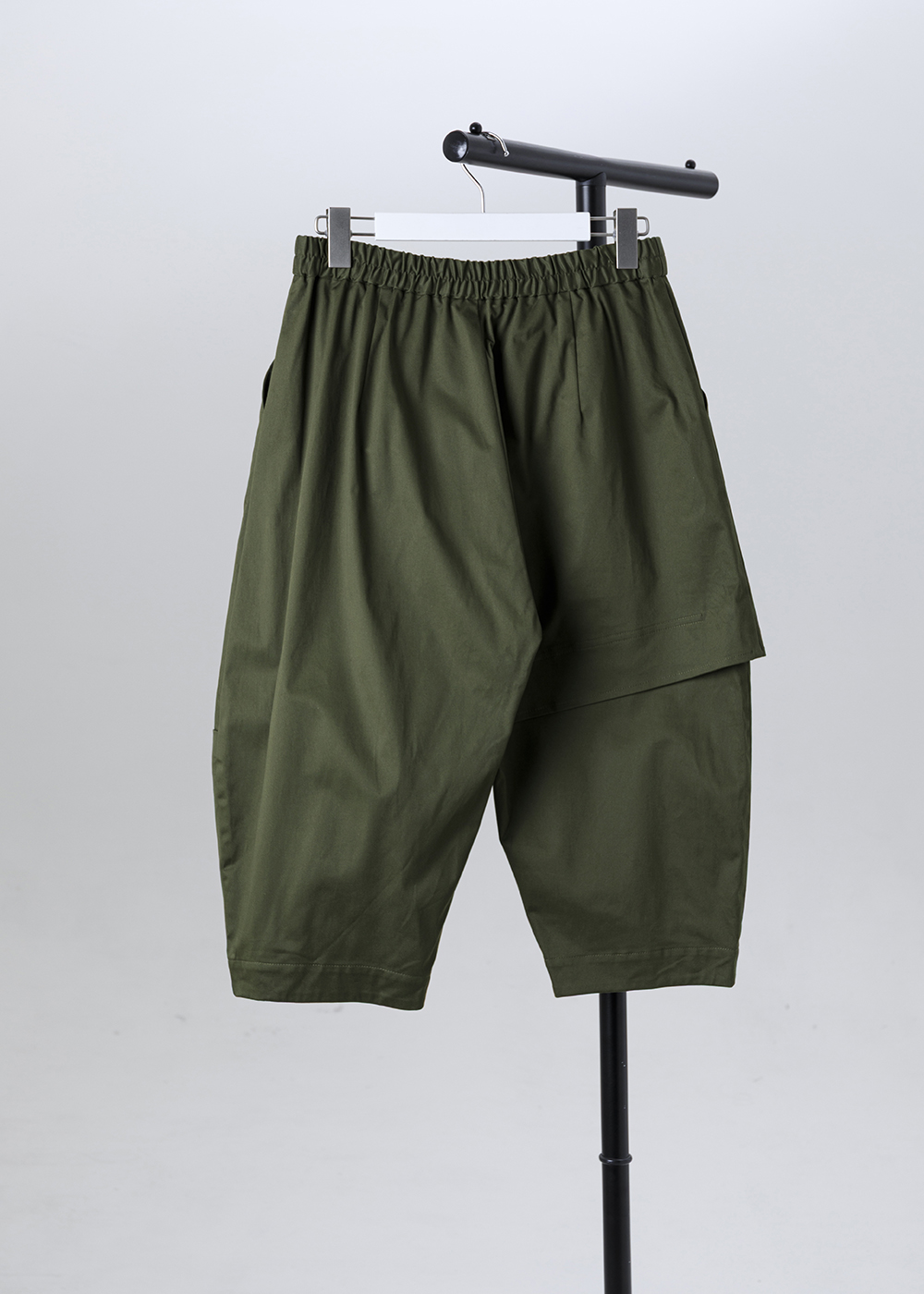 不對稱立體打褶廓型褲