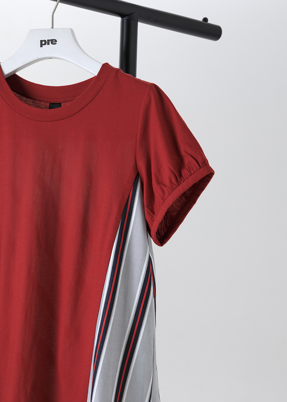 流線靜場拼接棉料短袖