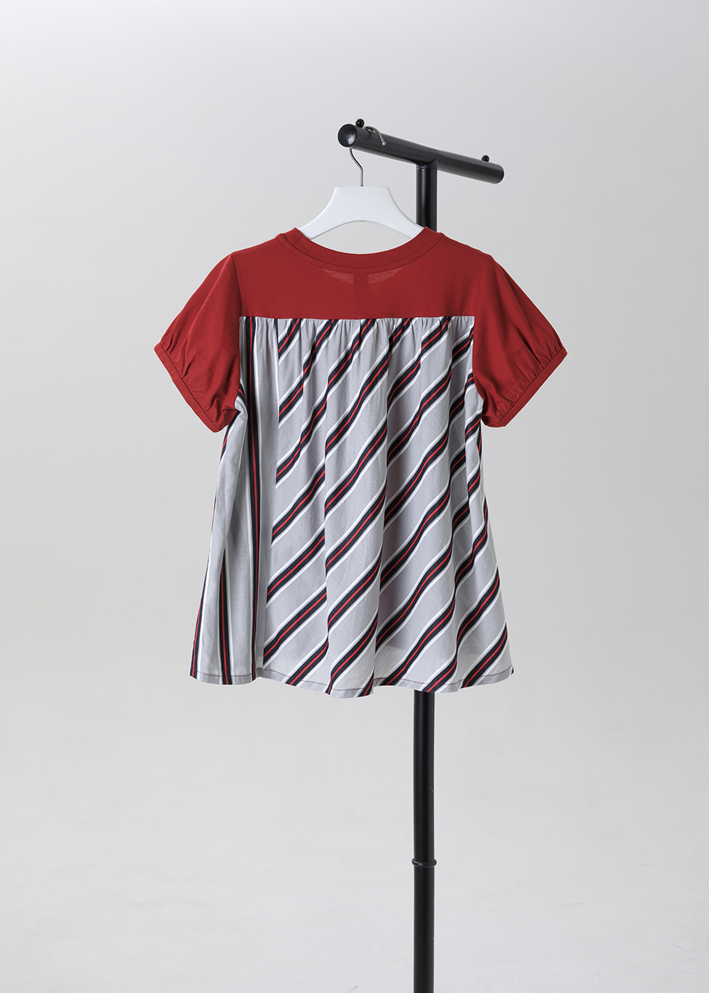 流線靜場拼接棉料短袖