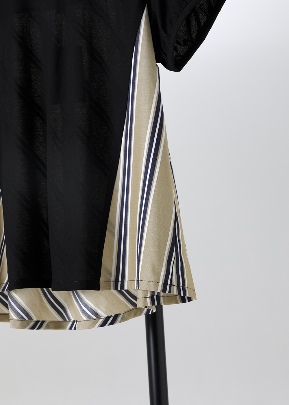 流線靜場拼接棉料短袖