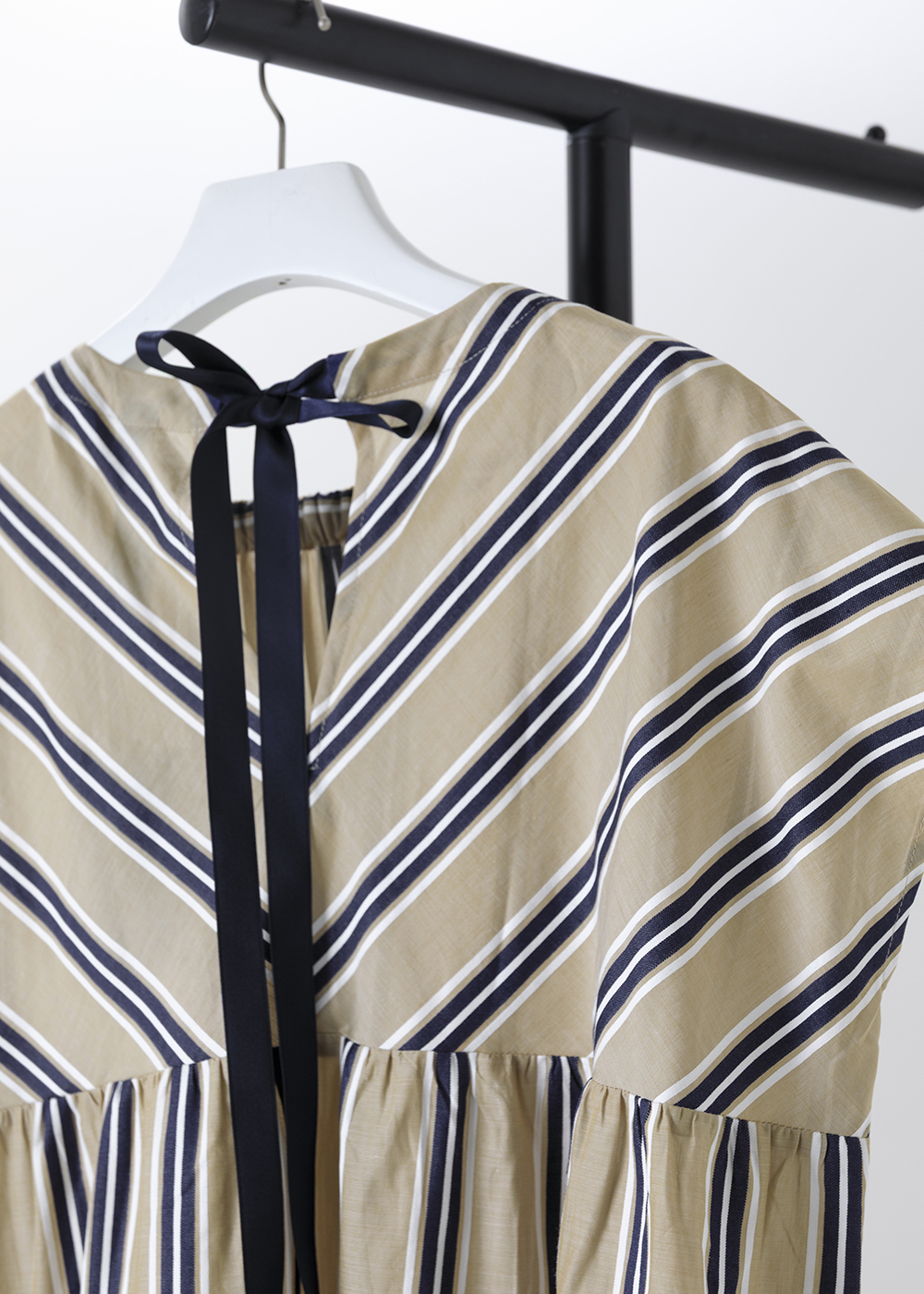 律動拼接抓皺條紋上衣