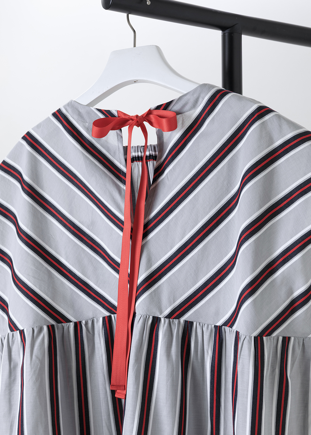 律動拼接抓皺條紋上衣