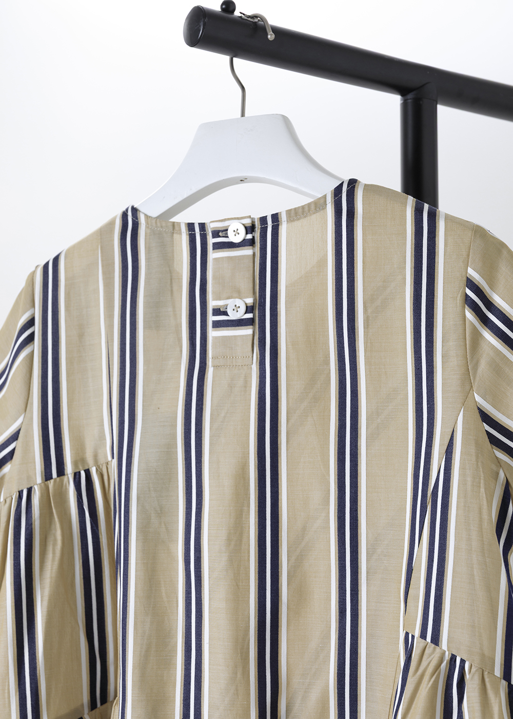 錯落不對稱幾何剪裁短袖上衣