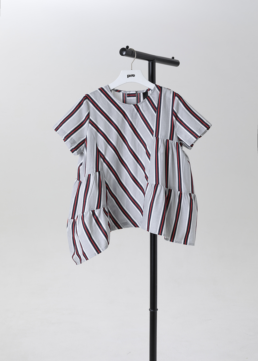 錯落不對稱幾何剪裁短袖上衣