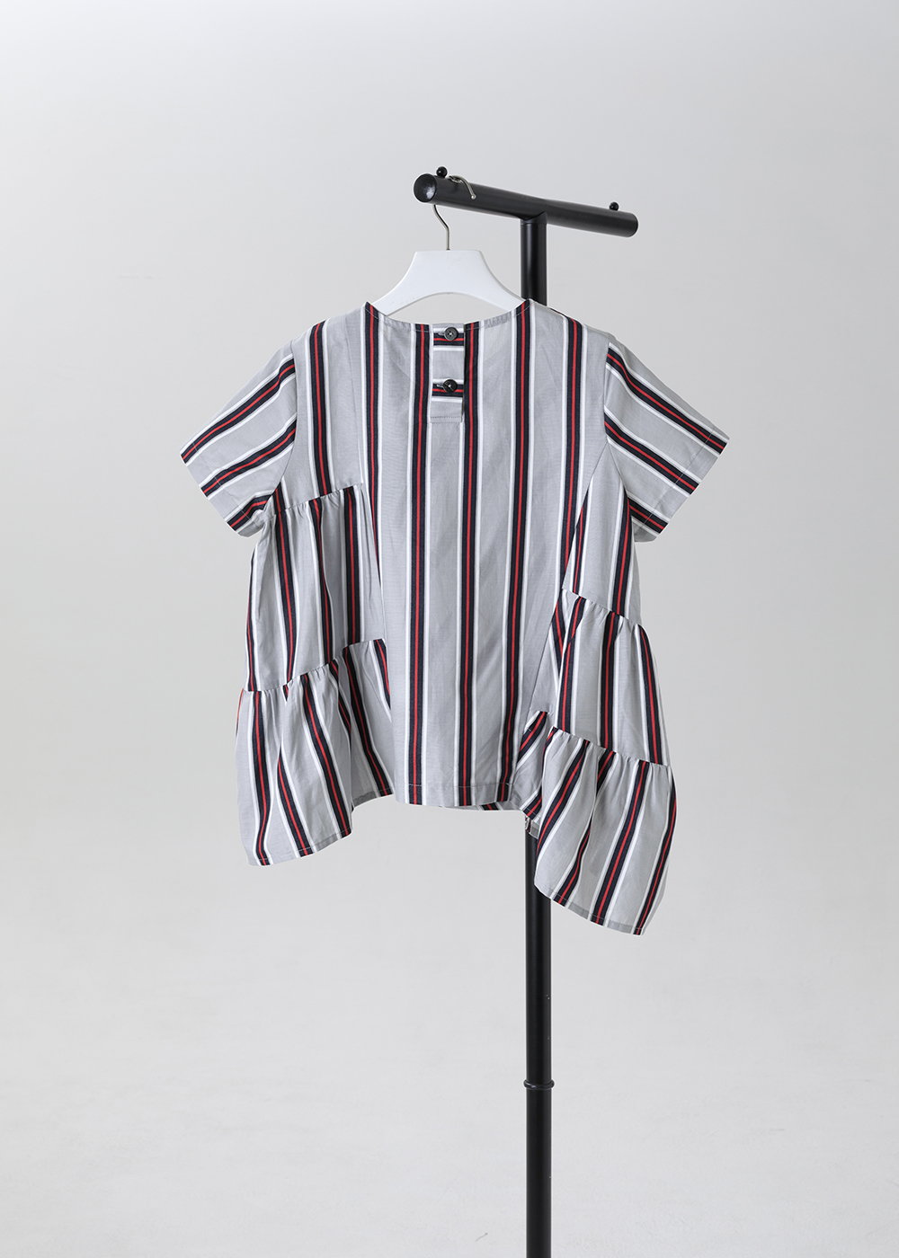 錯落不對稱幾何剪裁短袖上衣