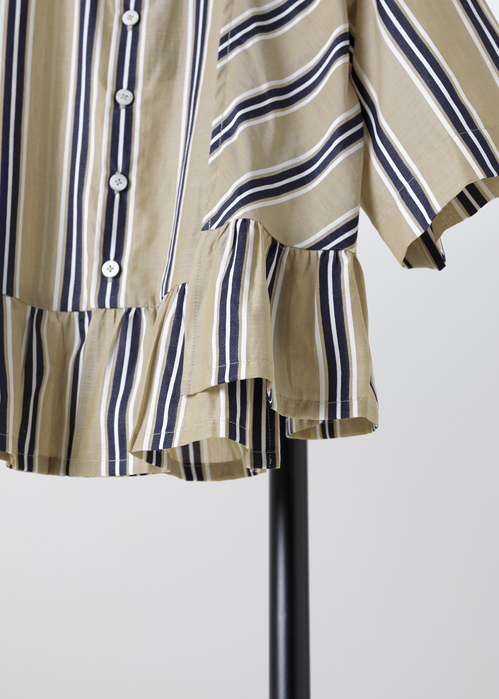 嬉遊拼接荷葉襬飾襯衫