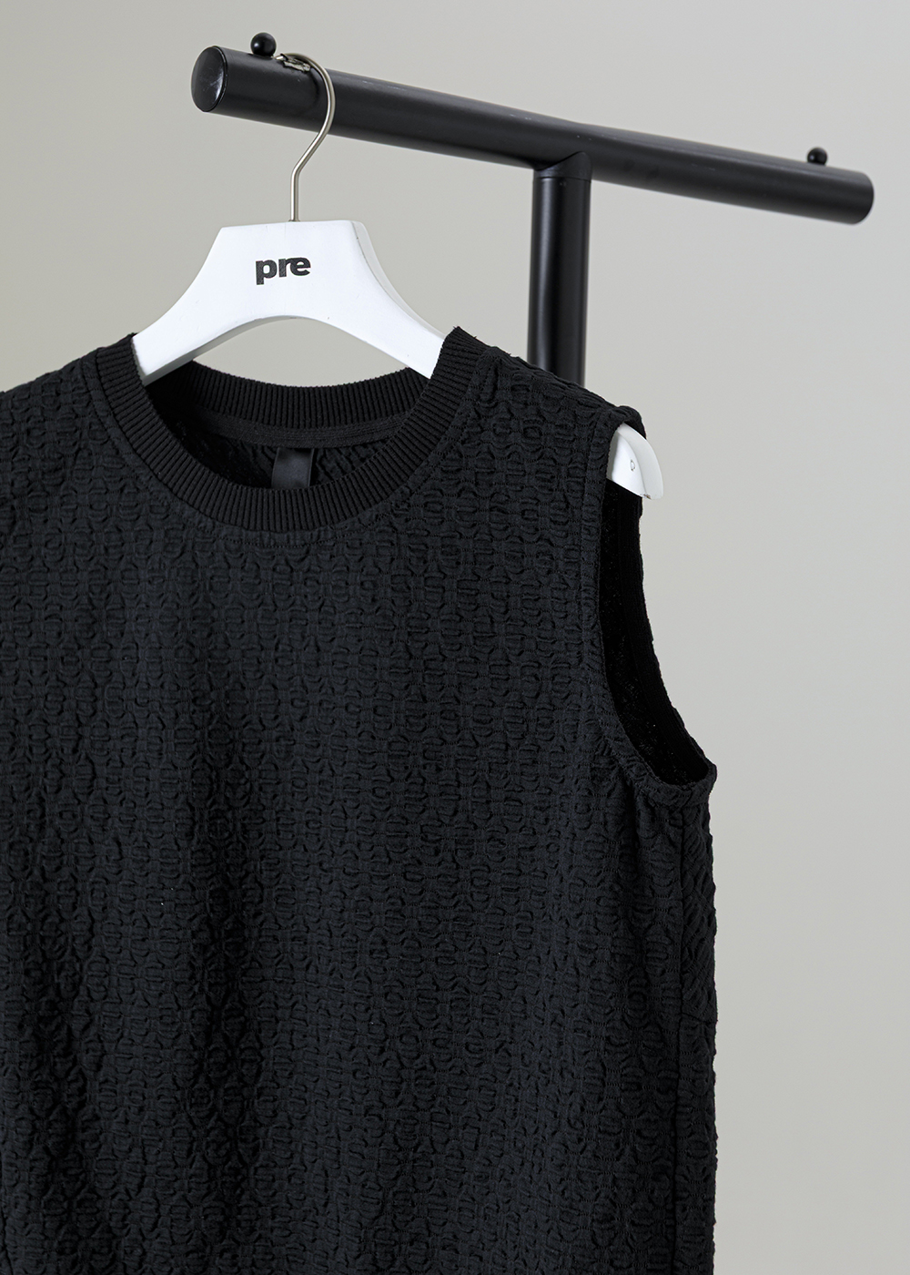 | 浮點雕刻 | 立體織紋無袖背心