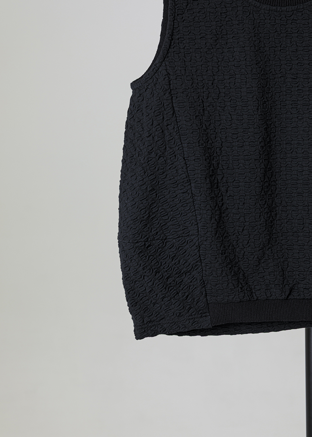 | 浮點雕刻 | 立體織紋無袖背心