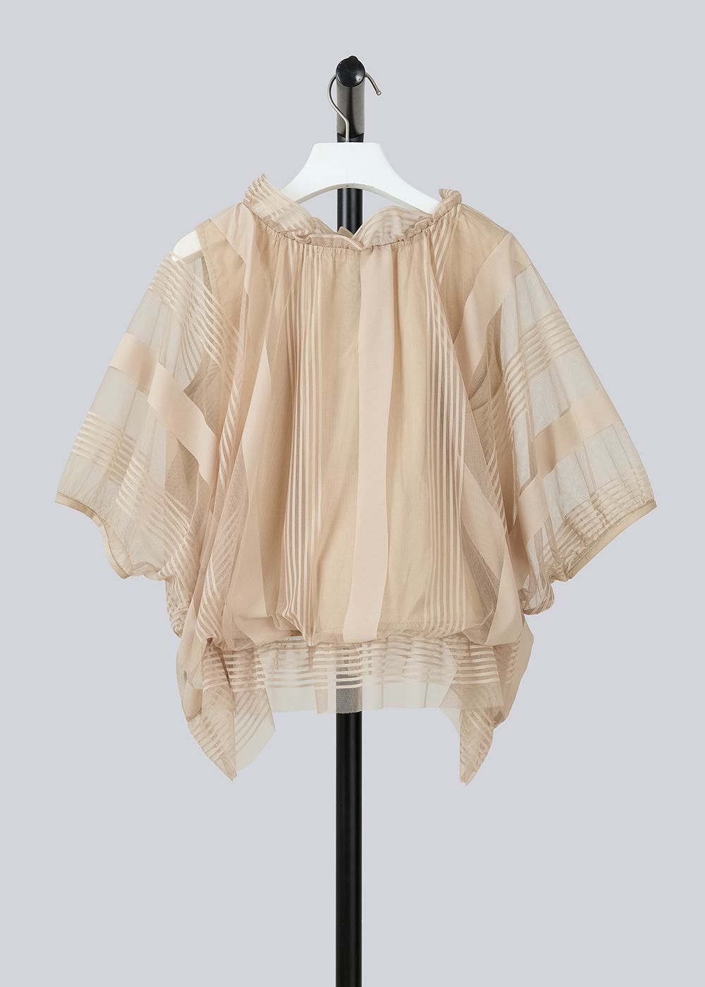 Quarter sleeves Top