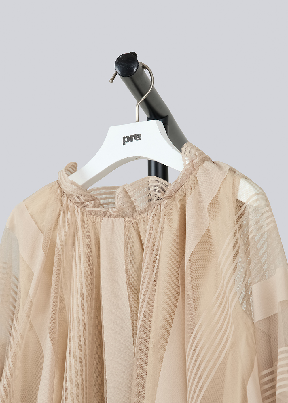 Quarter sleeves Top