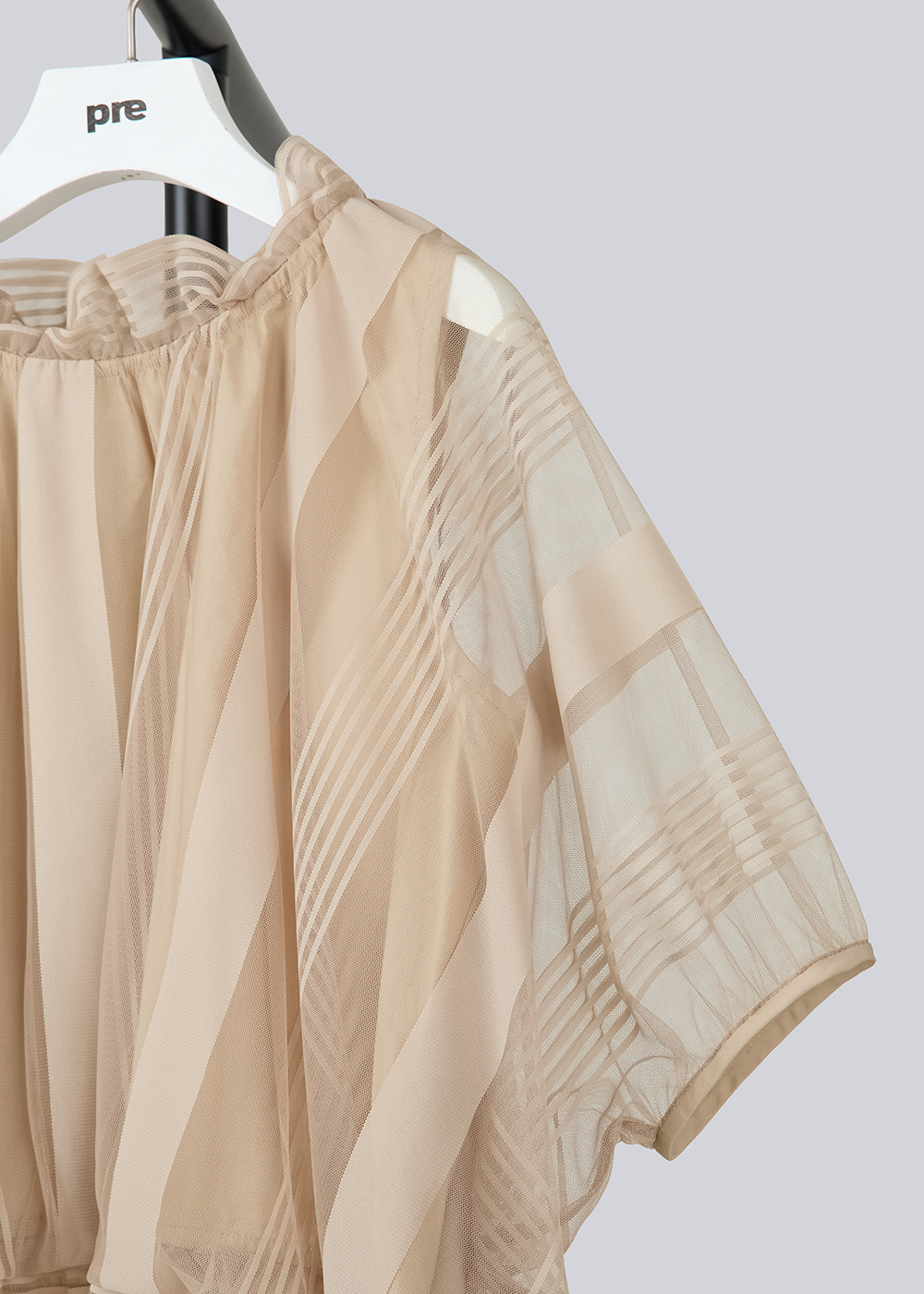 Quarter sleeves Top