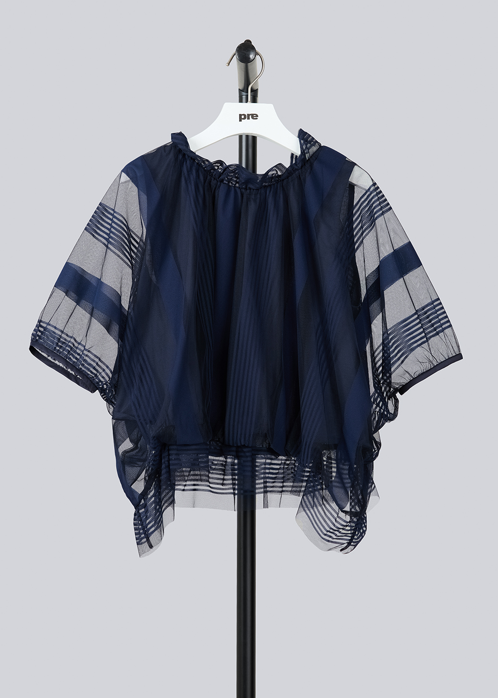 Quarter sleeves Top