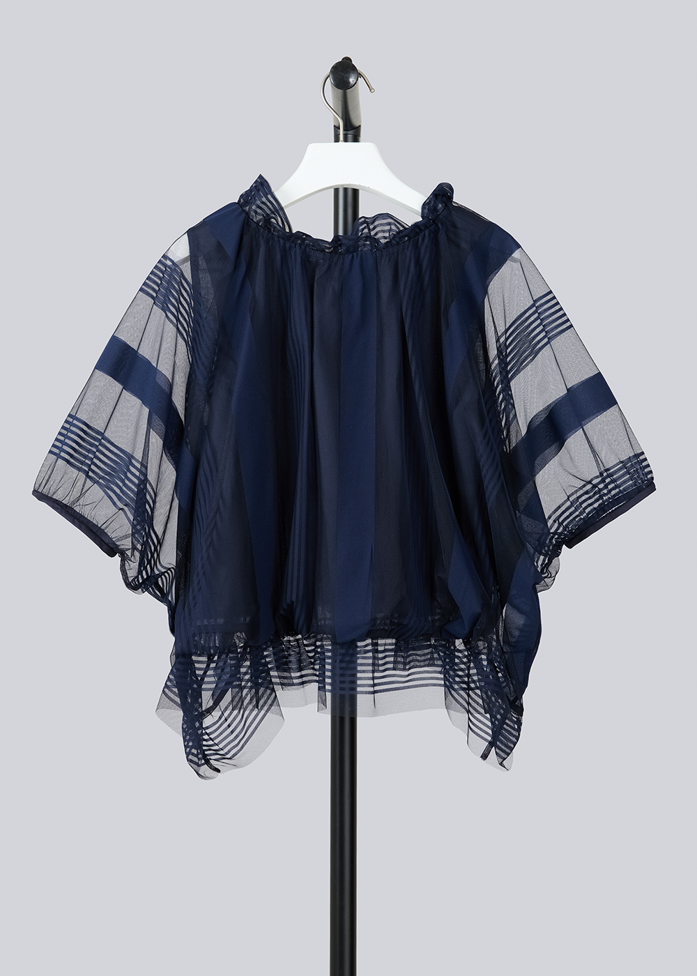 Quarter sleeves Top
