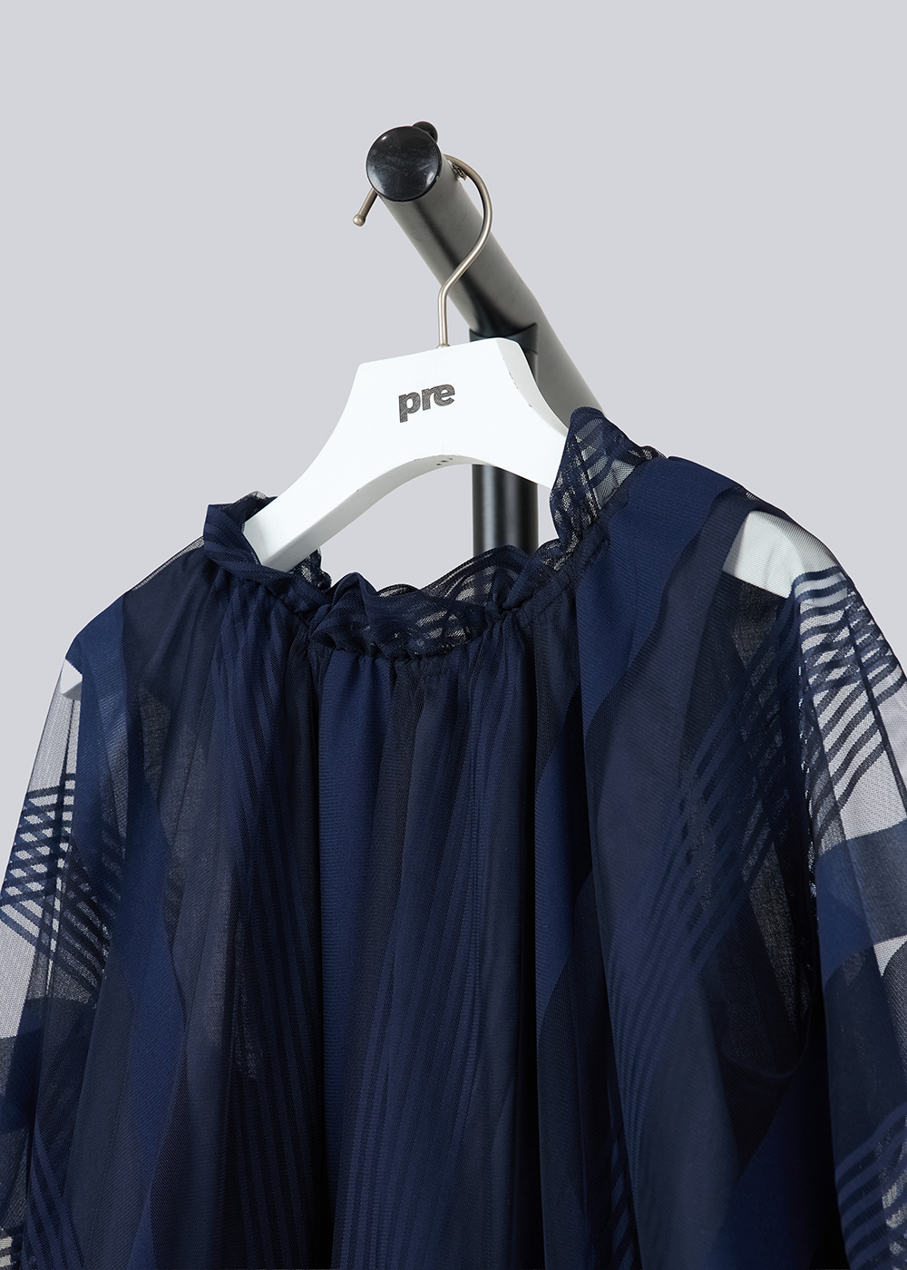 Quarter sleeves Top