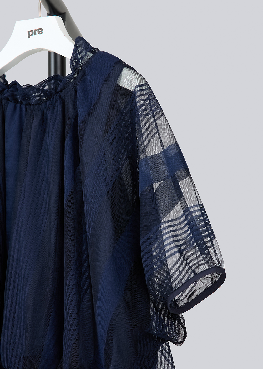 Quarter sleeves Top