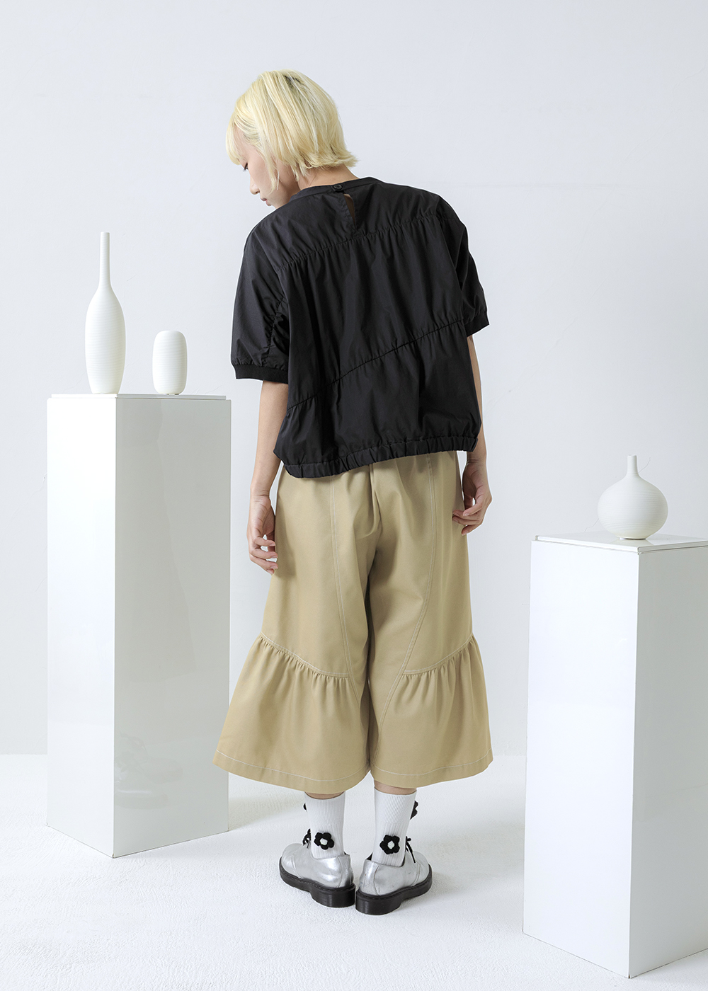 結構明線拼接抓皺八分褲 