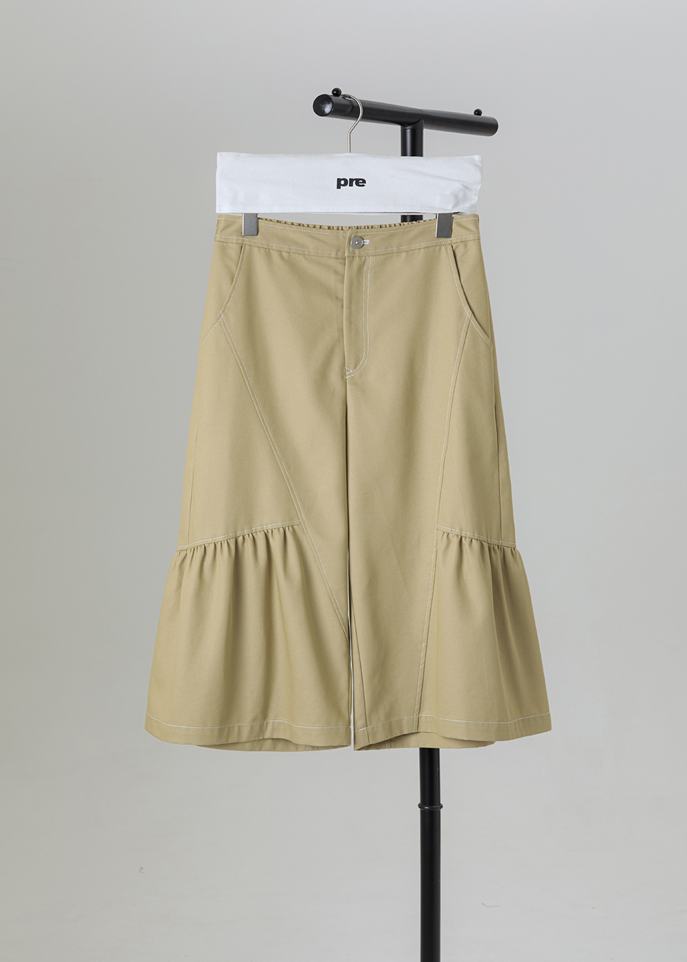 結構明線拼接抓皺八分褲 